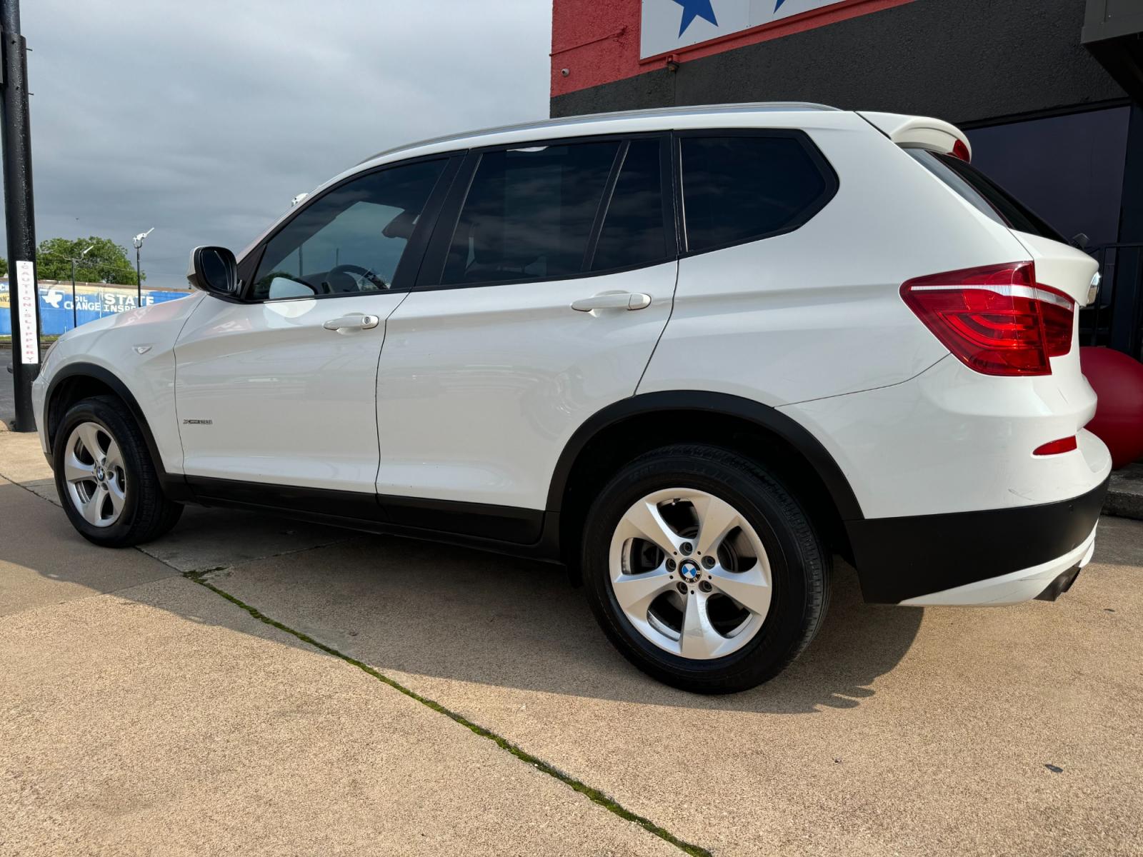 2011 WHITE BMW X3 (5UXWX5C59BL) , located at 5900 E. Lancaster Ave., Fort Worth, TX, 76112, (817) 457-5456, 0.000000, 0.000000 - This is a 2011 BMW X3 XDRIVE 28I LUXURY 4 DR WAGON that is in excellent condition. The interior is clean with no rips or tears or stains. All power windows, door locks and seats. Ice cold AC for those hot Texas summer days. It is equipped with a CD player, AM/FM radio. It runs and drives like new. T - Photo #6